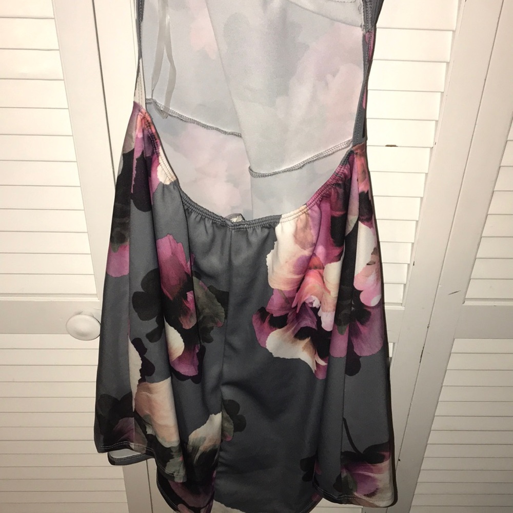 Beautiful dress! - Picture 5 of 6
